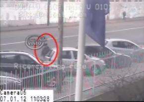 Appello della Digos di Torino: "Chi riconosce gli attentatori?"