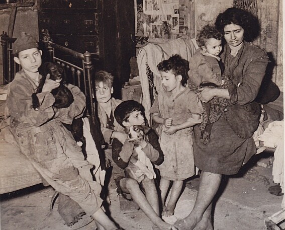 Napoli 1943: Chi riconosce i bambini del Tunnel Borbonico?