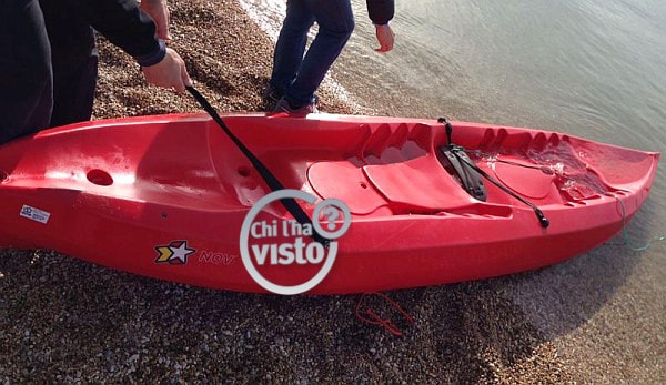 Il mistero della canoa vuota trovata a Ostia: Chi c&#39;era a bordo?